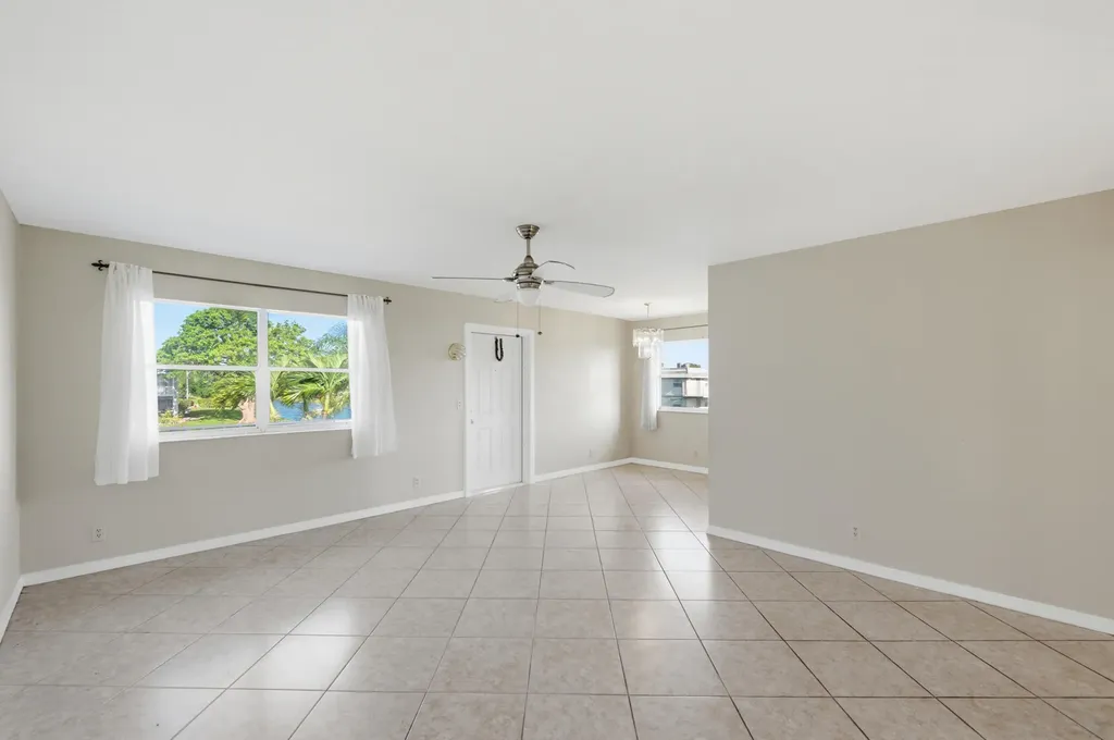384 Saxony H Delray Beach FL 33446