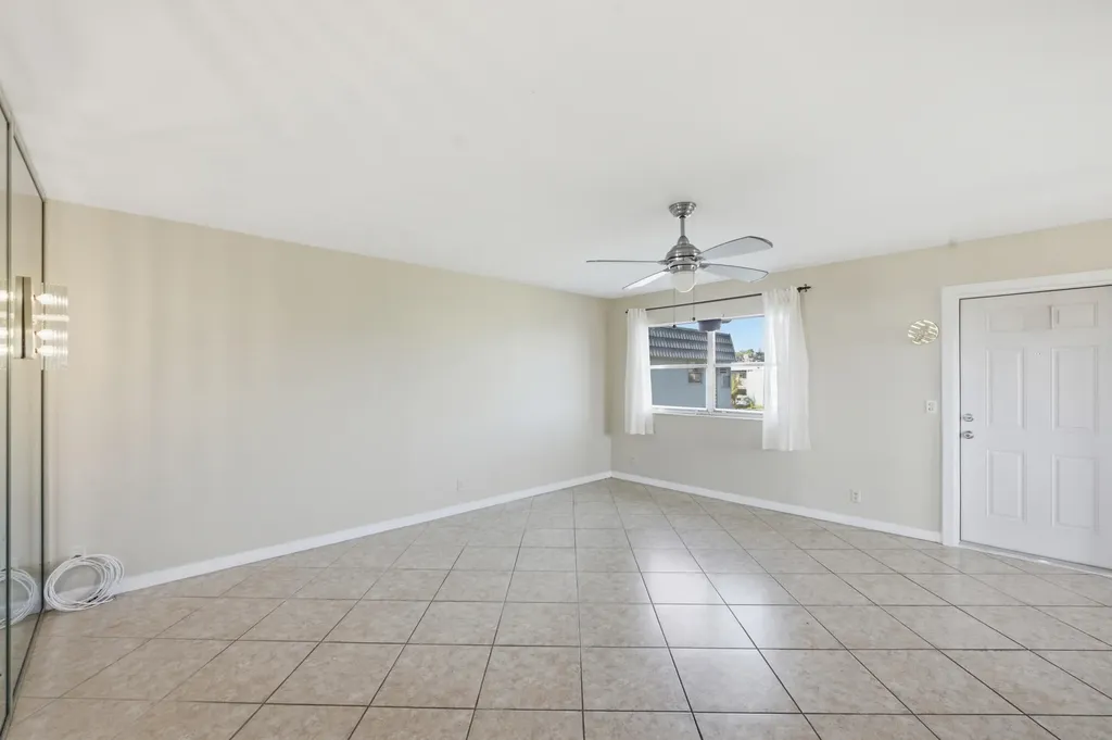 384 Saxony H Delray Beach FL 33446