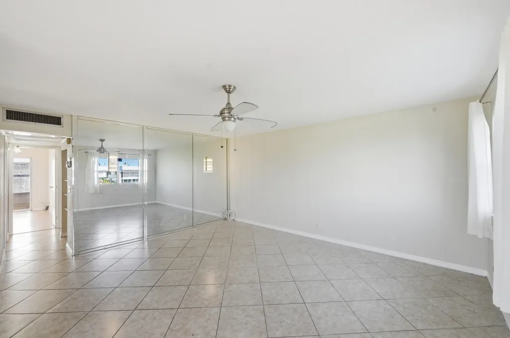 384 Saxony H Delray Beach FL 33446
