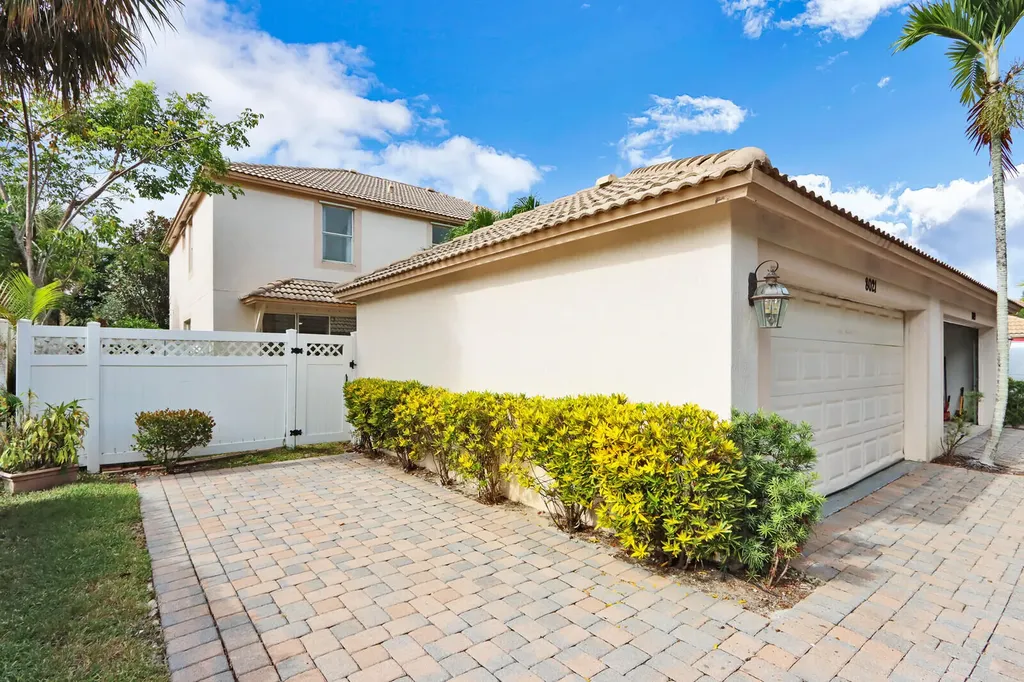 8021 Murano Circle Palm Beach Gardens FL 33418