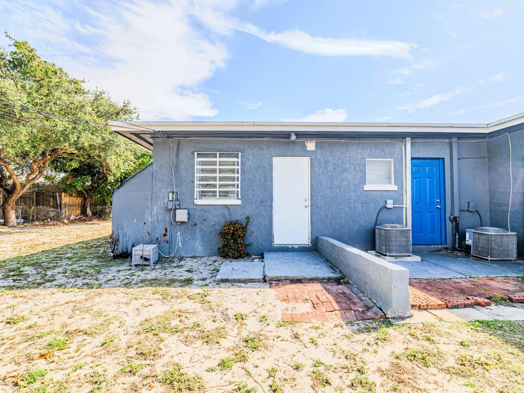 112 W 34th Street West Palm Beach FL 33404