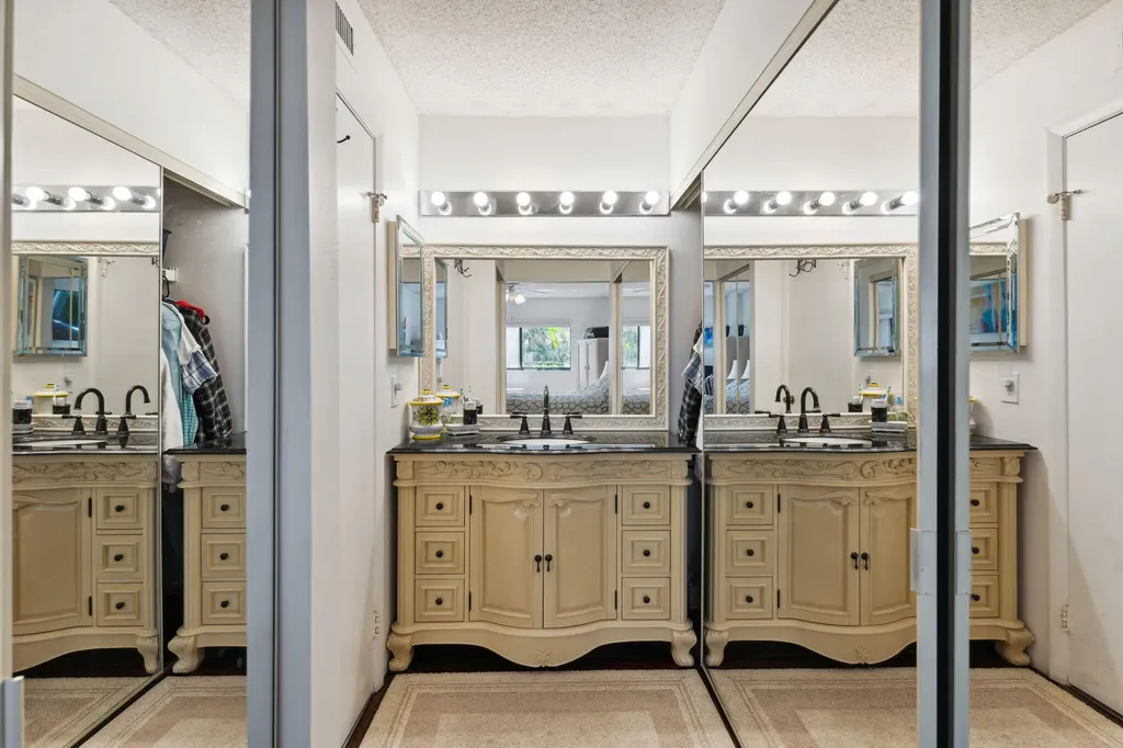 15301 Pembridge Avenue Delray Beach FL 33484