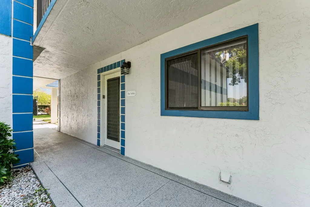 15301 Pembridge Avenue Delray Beach FL 33484
