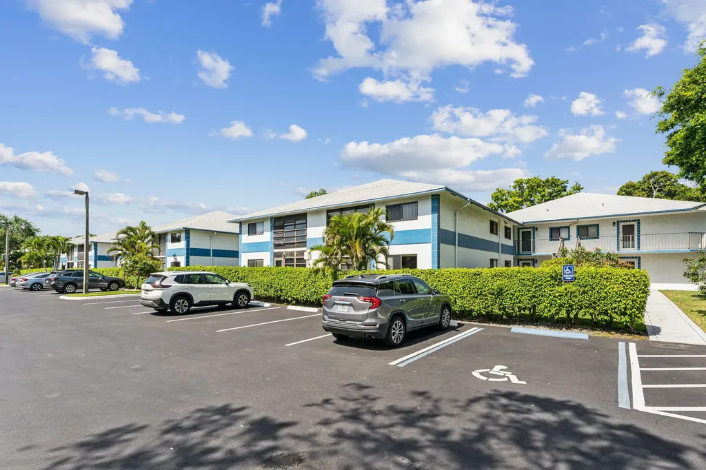 15301 Pembridge Avenue Delray Beach FL 33484