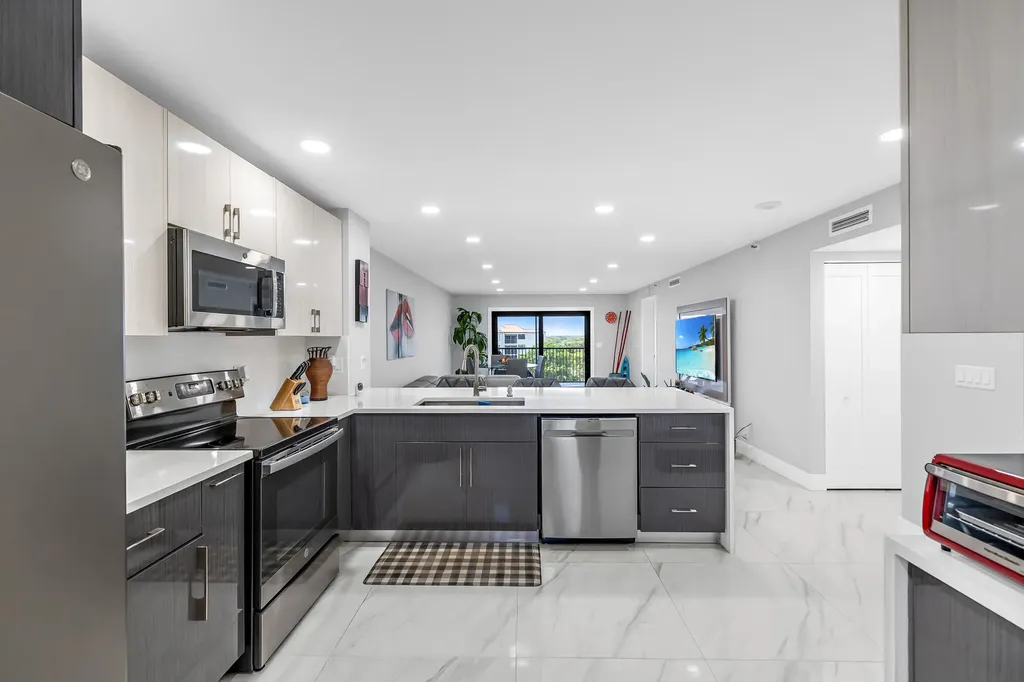 2221 Cypress Island Drive Pompano Beach FL 33069