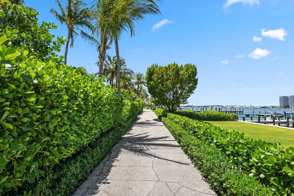 246 Merrain Road Palm Beach FL 33480