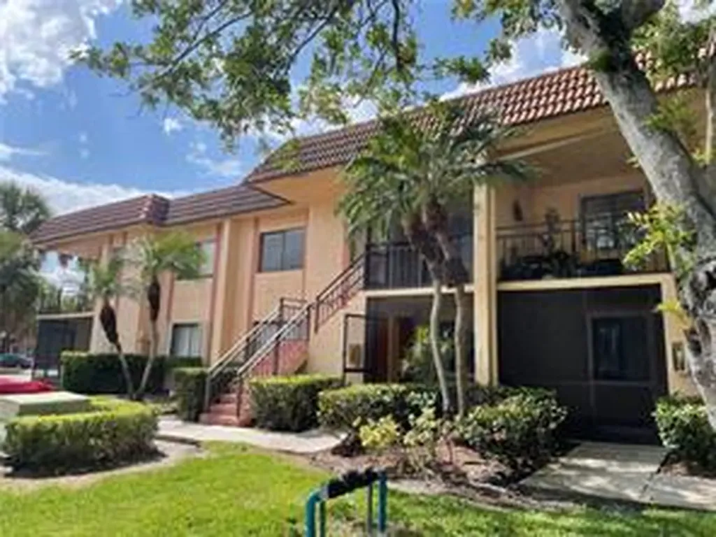 158 Lakeview Drive Weston FL 33326
