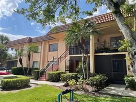 158 Lakeview Drive Weston FL 33326