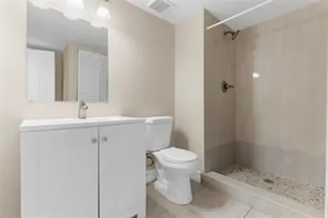 158 Lakeview Drive Weston FL 33326