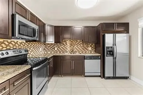 158 Lakeview Drive Weston FL 33326
