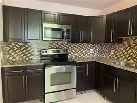 158 Lakeview Drive Weston FL 33326