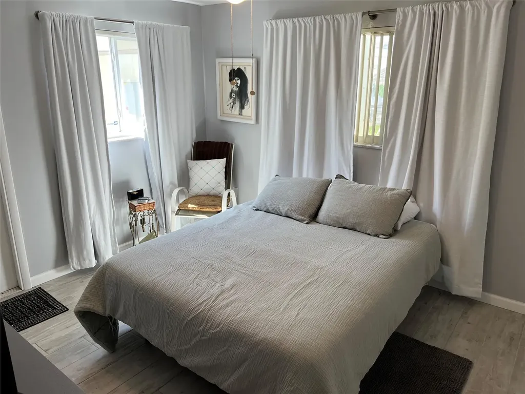 412 S Luna Court Hollywood FL 33021