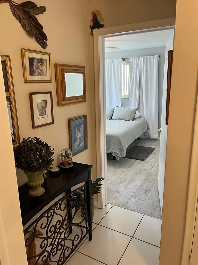 412 S Luna Court Hollywood FL 33021