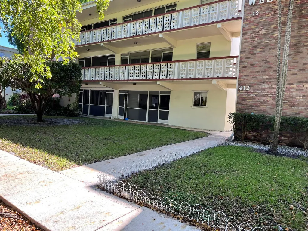 412 S Luna Court Hollywood FL 33021
