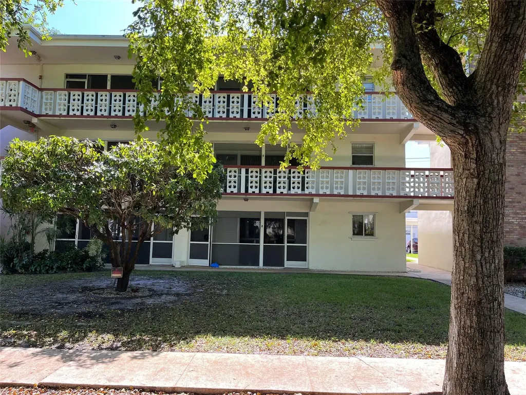 412 S Luna Court Hollywood FL 33021