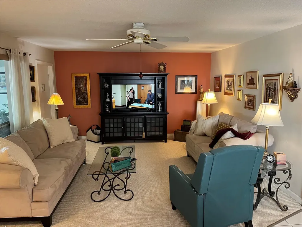 412 S Luna Court Hollywood FL 33021