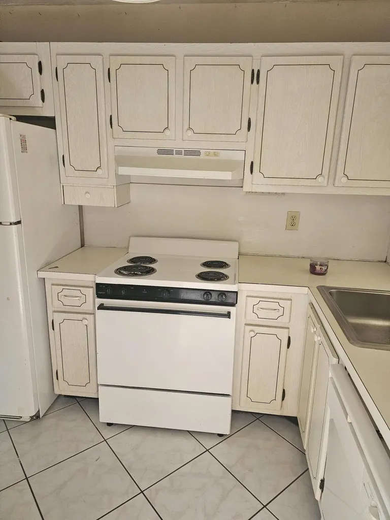 8060 Sunrise Lakes Drive E Sunrise FL 33322