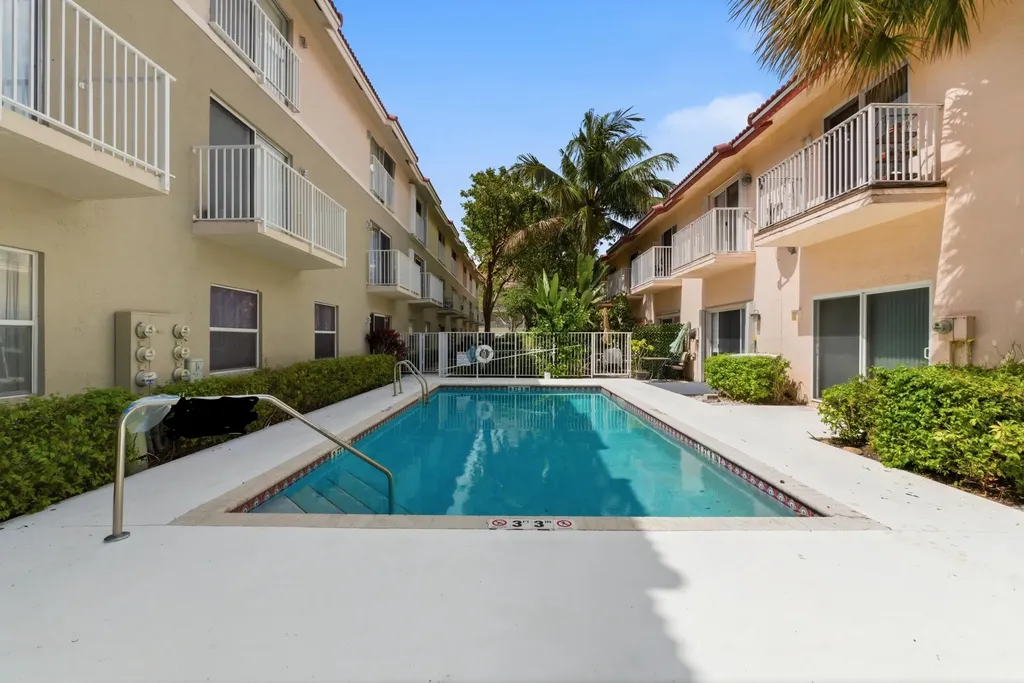 2445 NE 14th Street Pompano Beach FL 33062