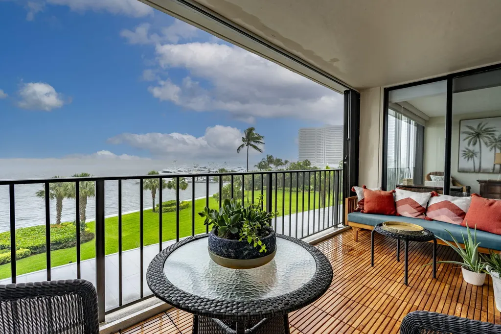 124 Lakeshore Drive North Palm Beach FL 33408