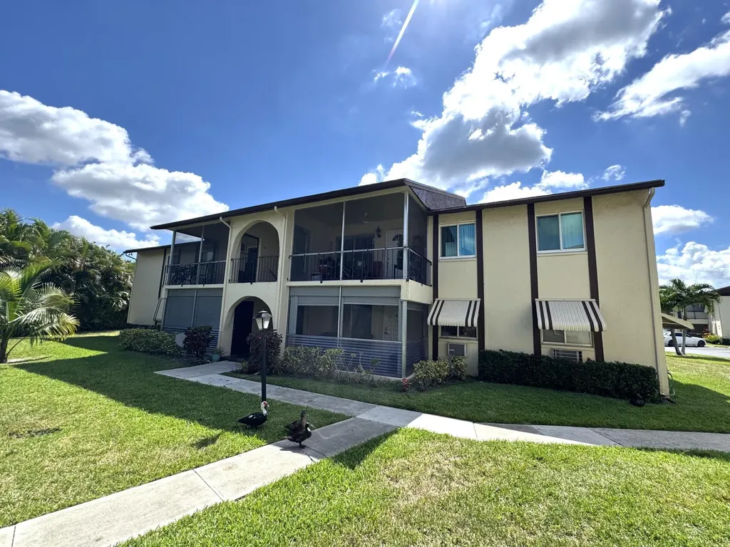 5817 La Pinata Boulevard Greenacres FL 33463