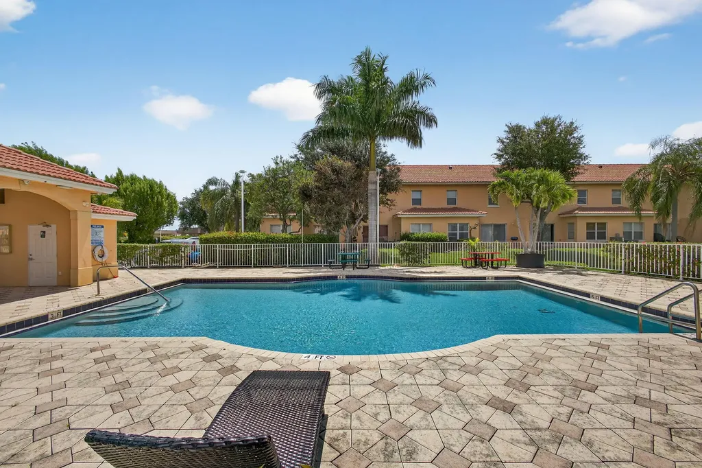 513 Talia Circle Palm Springs FL 33461