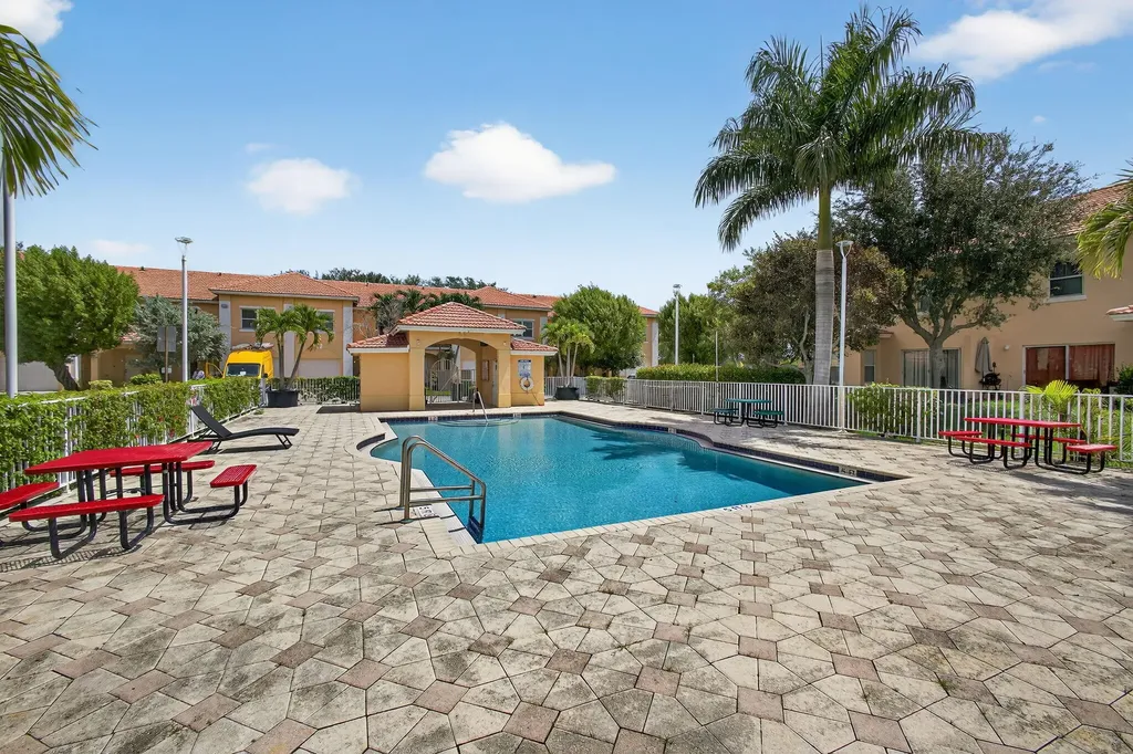 513 Talia Circle Palm Springs FL 33461
