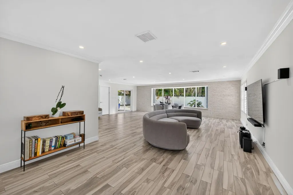 850 W Camino Real Boca Raton FL 33486