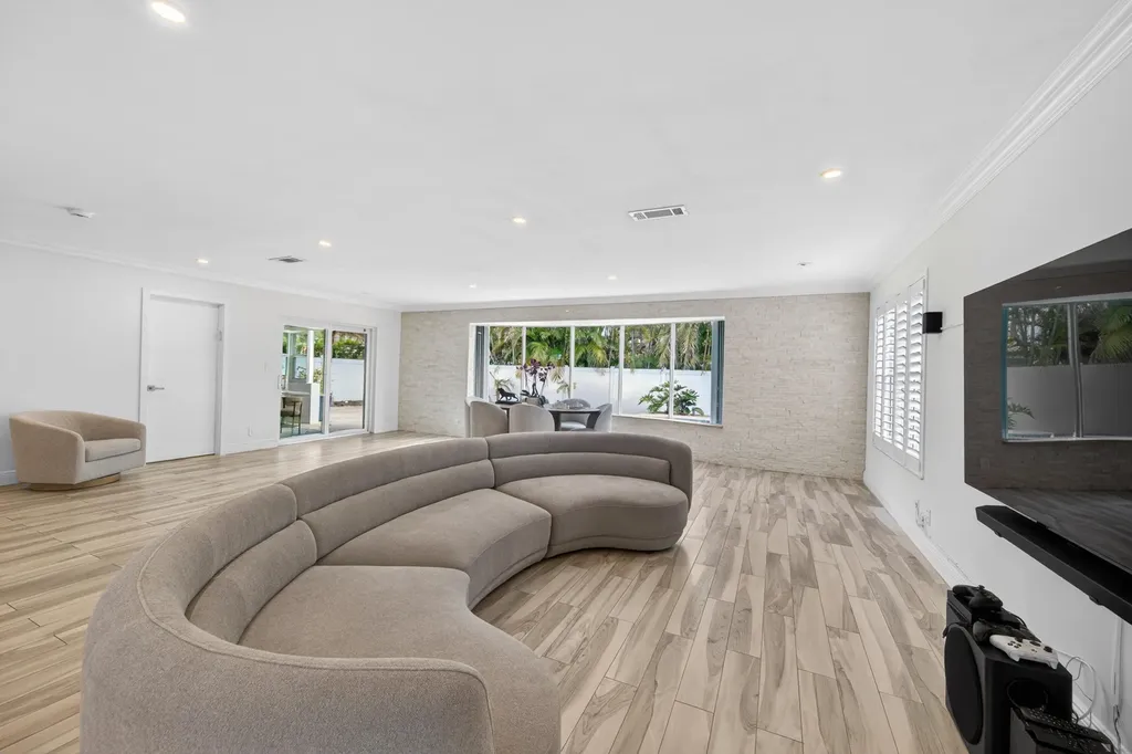 850 W Camino Real Boca Raton FL 33486