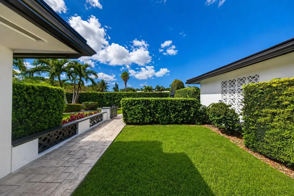 850 W Camino Real Boca Raton FL 33486