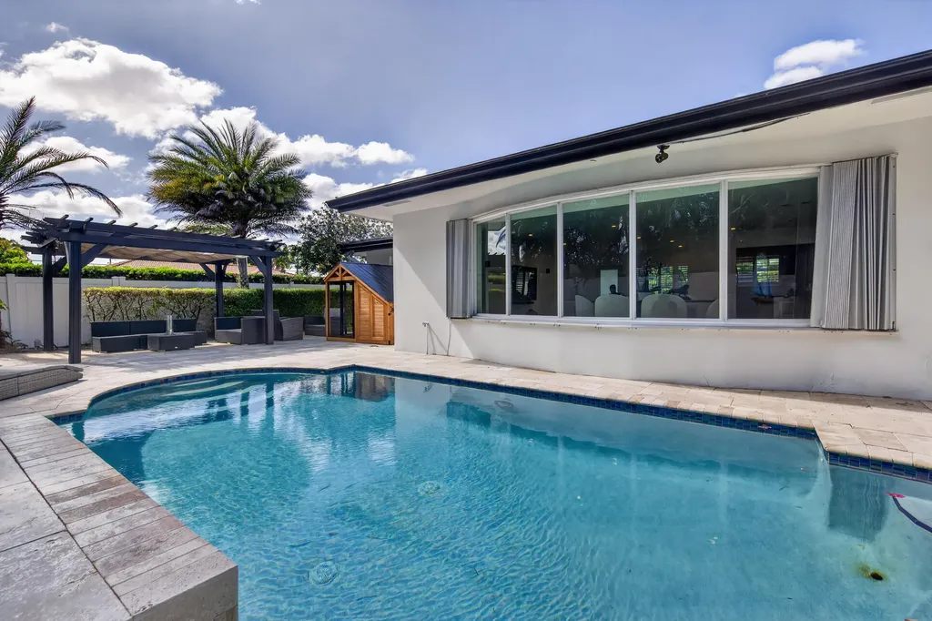 850 W Camino Real Boca Raton FL 33486