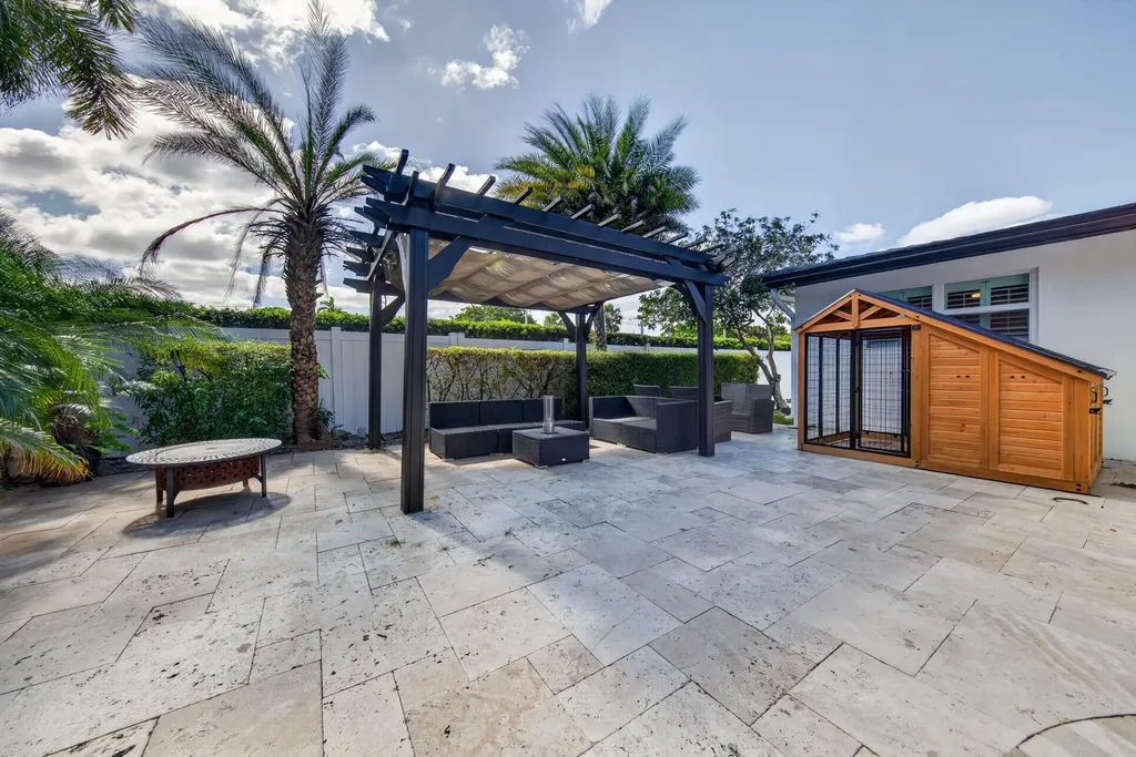 850 W Camino Real Boca Raton FL 33486