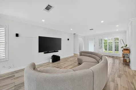 850 W Camino Real Boca Raton FL 33486