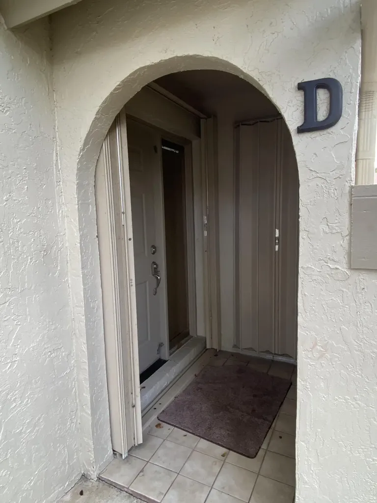 5621 Coach House Circle Boca Raton FL 33486