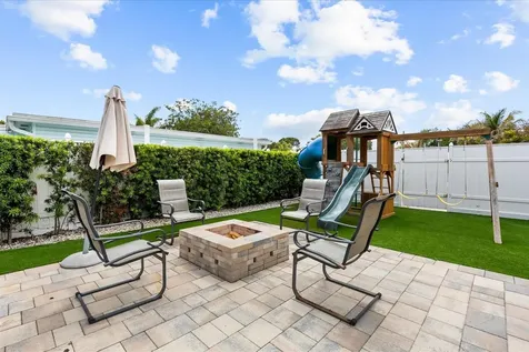 18945 SE Homewood Avenue Tequesta FL 33469