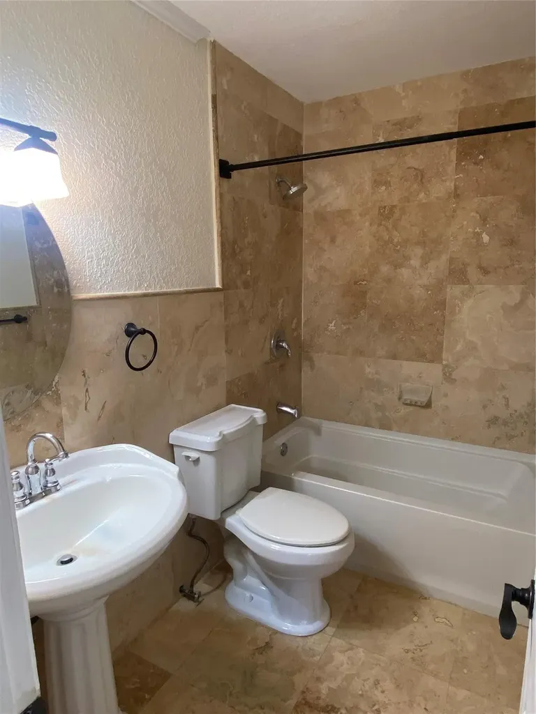 2200 NE 66th Street Fort Lauderdale FL 33308
