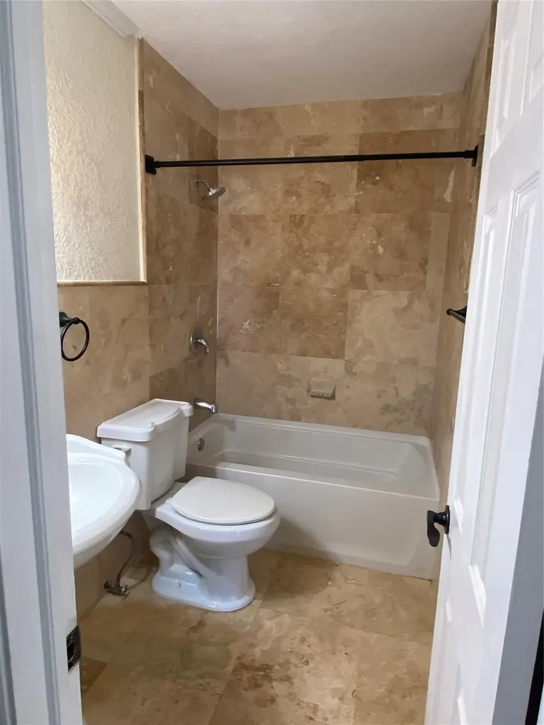 2200 NE 66th Street Fort Lauderdale FL 33308