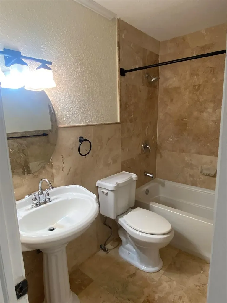 2200 NE 66th Street Fort Lauderdale FL 33308
