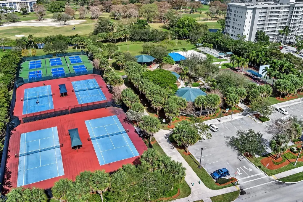 3980 Oaks Clubhouse Drive Pompano Beach FL 33069
