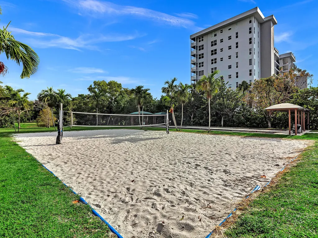 3980 Oaks Clubhouse Drive Pompano Beach FL 33069