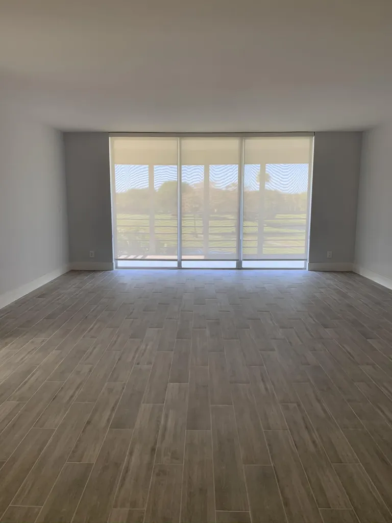3980 Oaks Clubhouse Drive Pompano Beach FL 33069