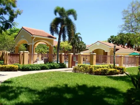 621 NW 78th Terrace Pembroke Pines FL 33024
