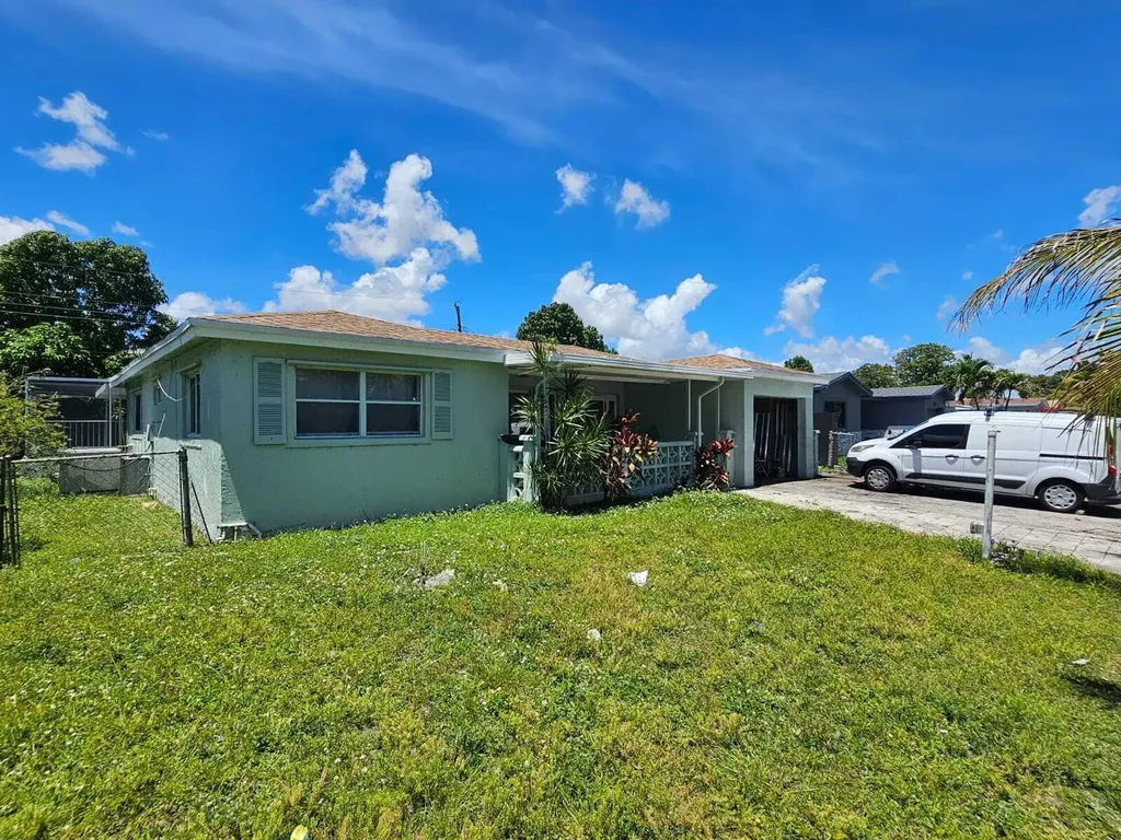 3561 NW 33rd Avenue Lauderdale Lakes FL 33309