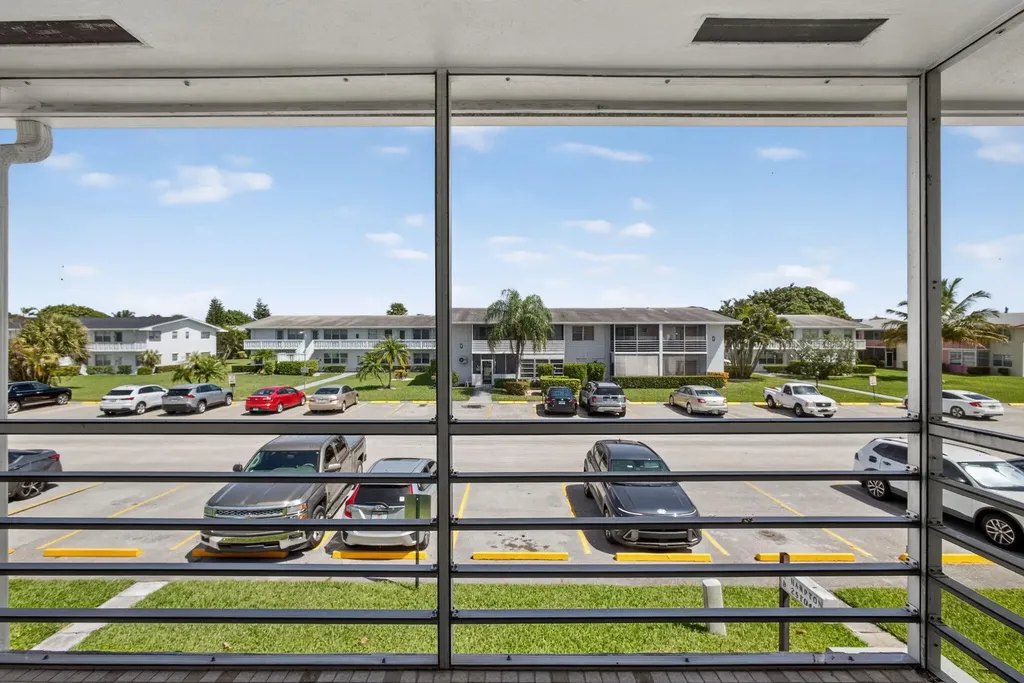 42 Easthampton B West Palm Beach FL 33417