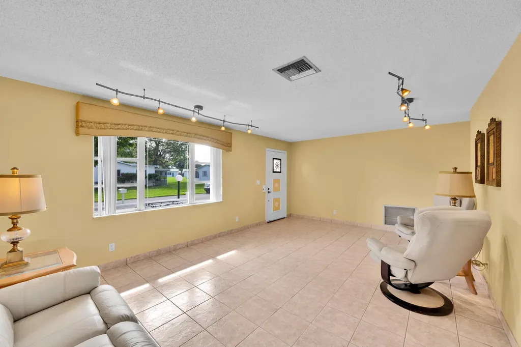 1501 NW 87th Lane Plantation FL 33322