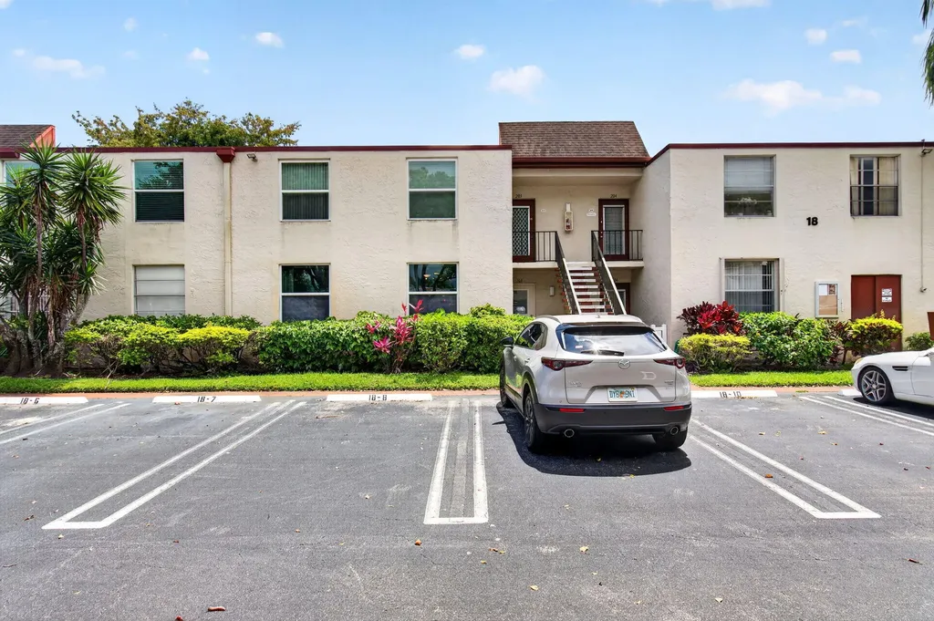 18 Willowbrook Lane Delray Beach FL 33446