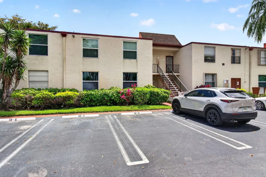 18 Willowbrook Lane Delray Beach FL 33446