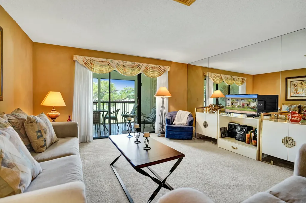 19 Stratford Drive E Boynton Beach FL 33436
