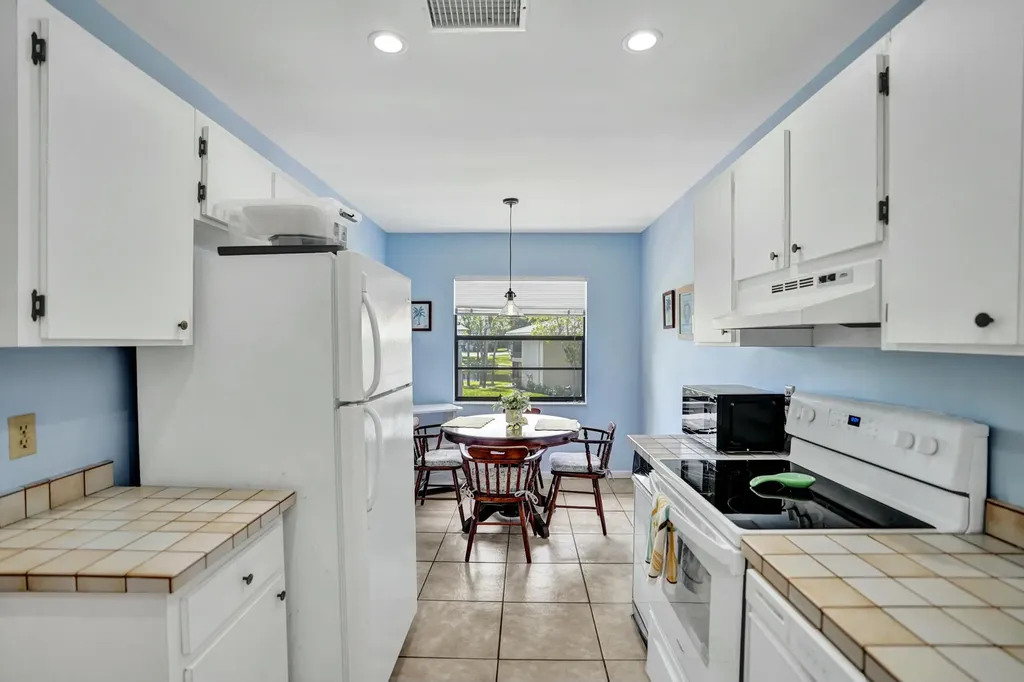 19 Stratford Drive E Boynton Beach FL 33436