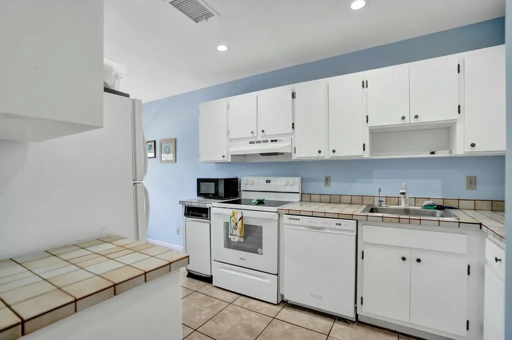 19 Stratford Drive E Boynton Beach FL 33436