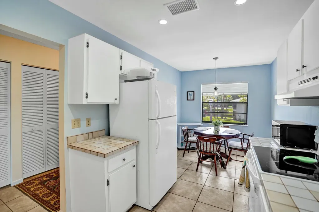 19 Stratford Drive E Boynton Beach FL 33436